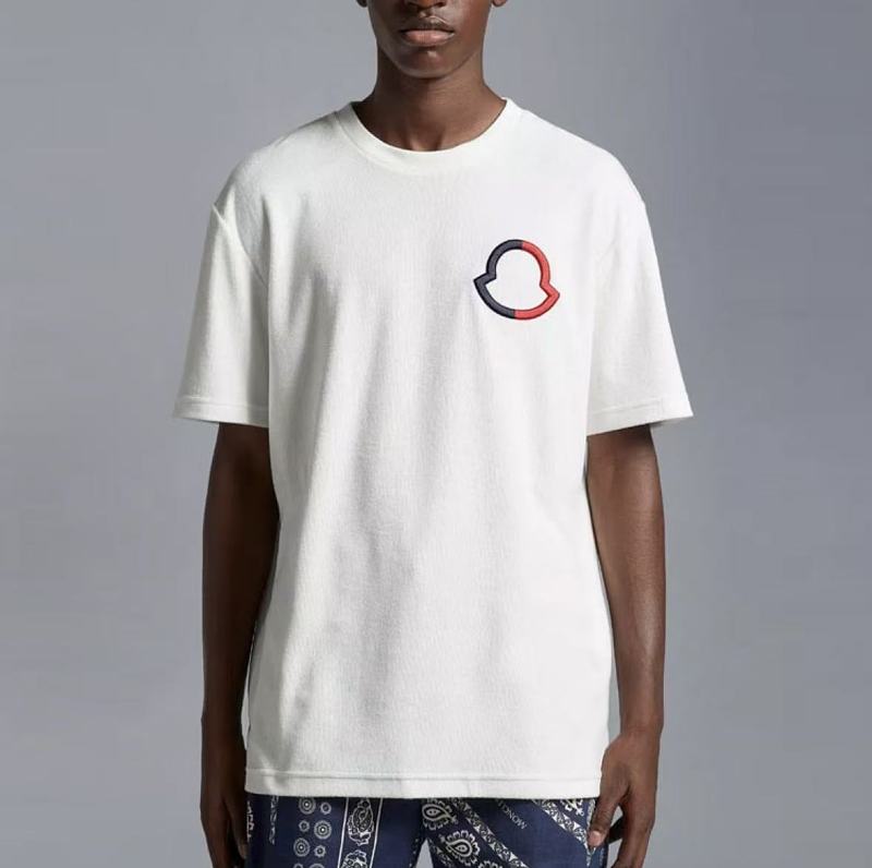 M R T-shirt · 3