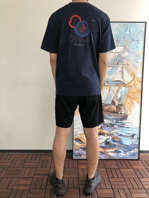 M R T-shirt · 5