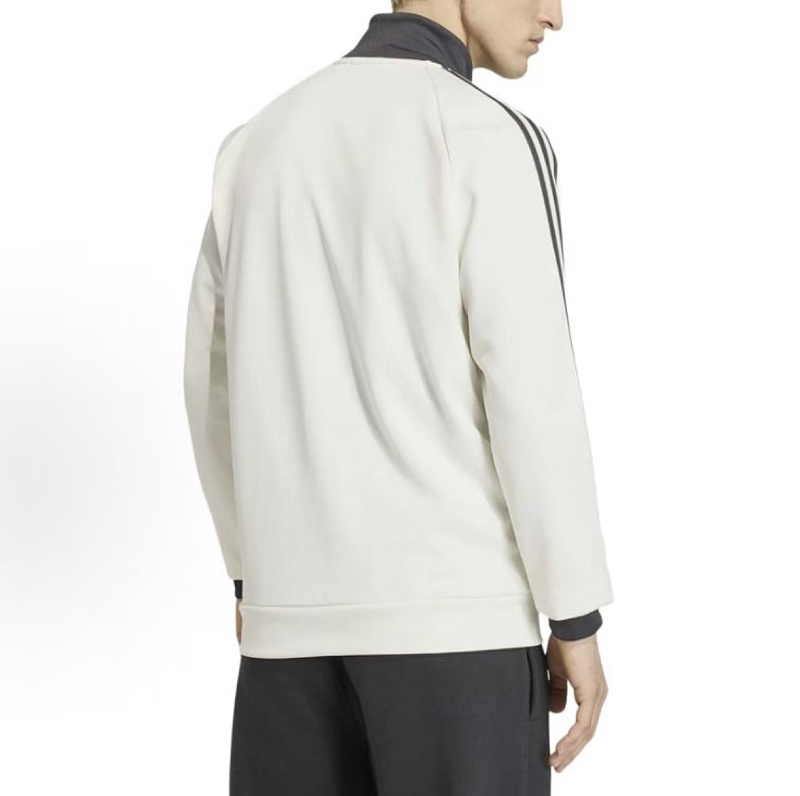 Di As Sweater · 4