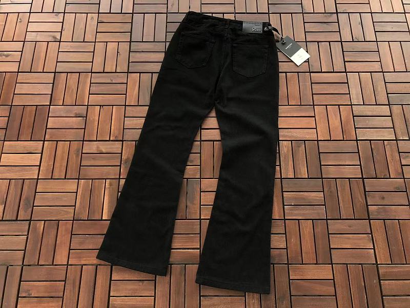 L E Jeans · 4