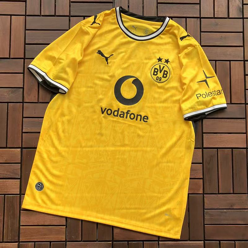 Football T-shirt · 4