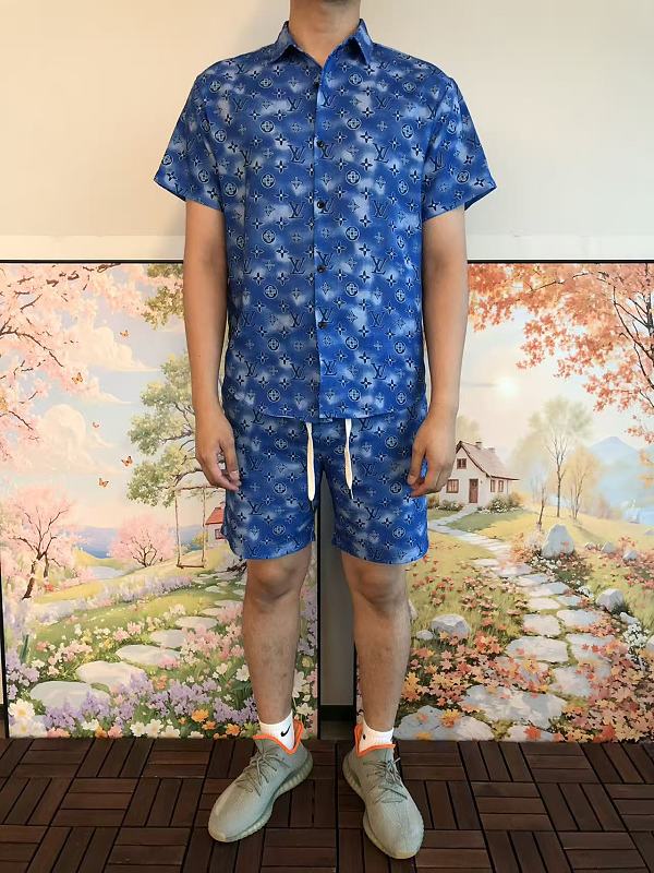 L T-shirt Shirt Shorts · 4