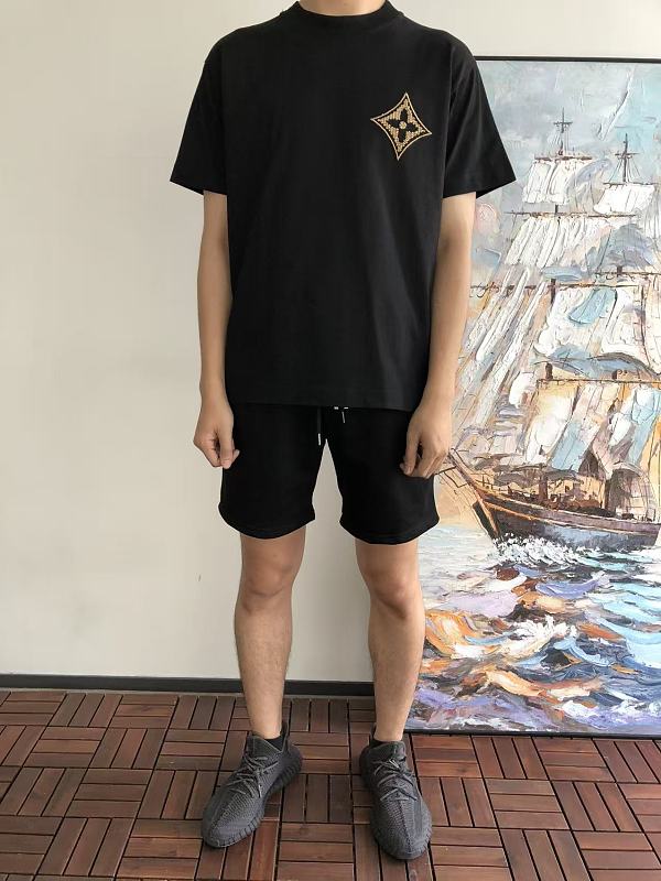 L T-shirt · 3