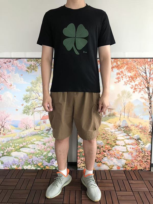 D O T-shirt · 3