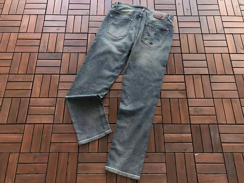 L Jeans · 4