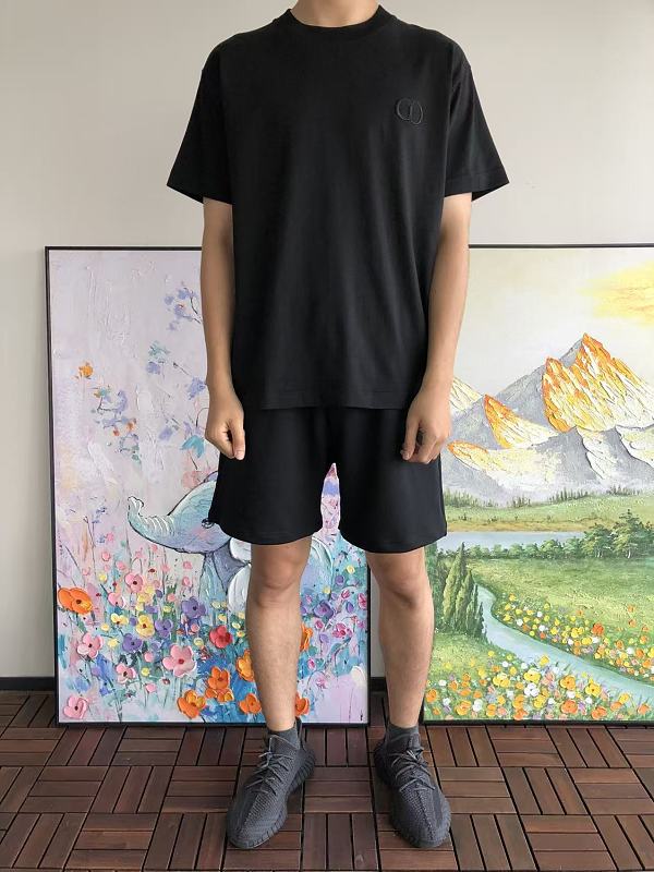 D O T-shirt · 4