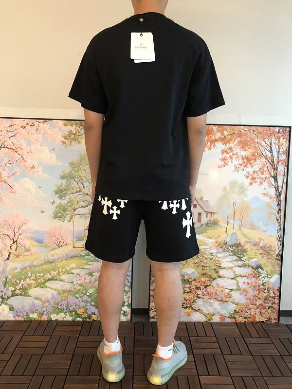 M R T-shirt · 4