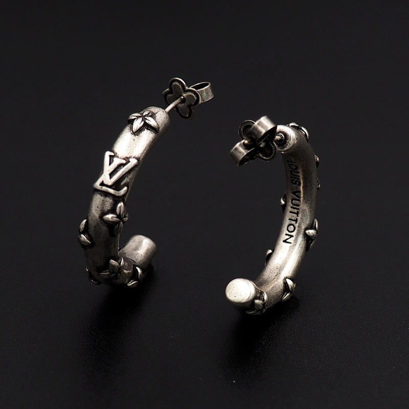 L Jewelry · 4