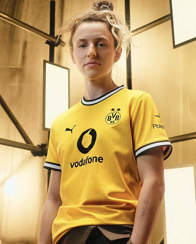Football T-shirt · 3