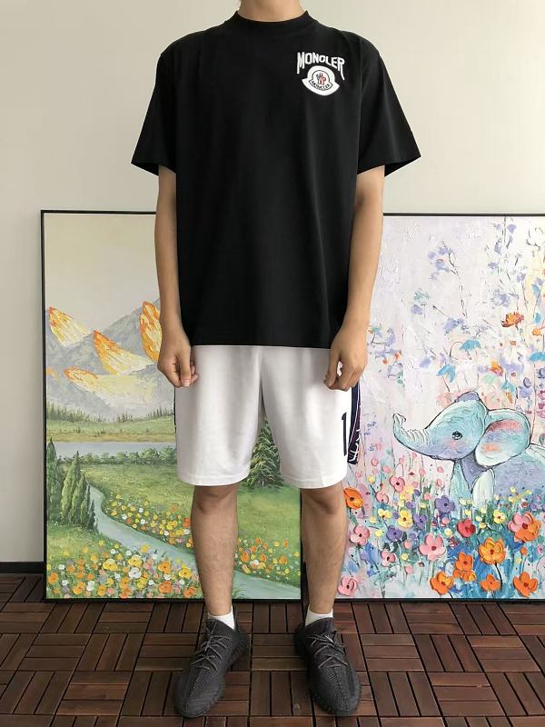 M R T-shirt · 3