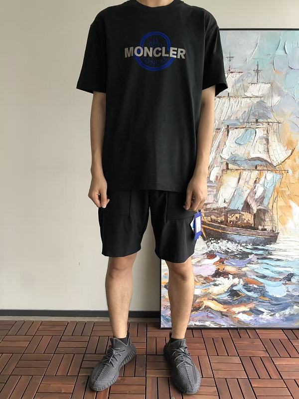 M R T-shirt · 4