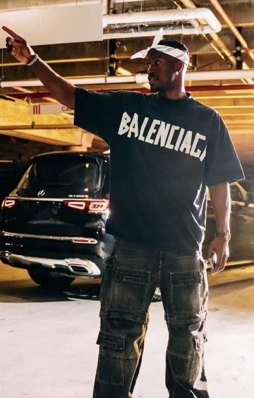 B L Ia A T-shirt · 2