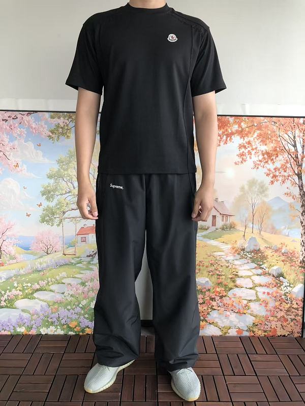 M R T-shirt · 3