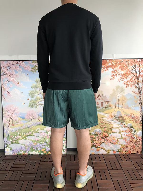 L C St Sweater · 4