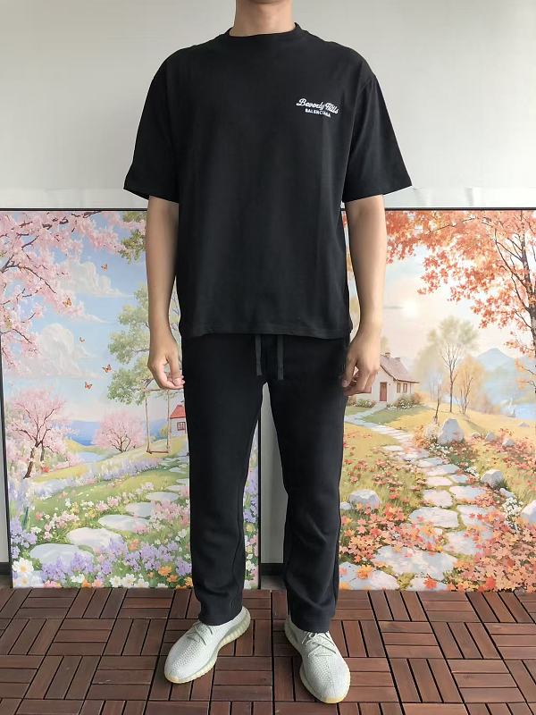 B L Ia A T-shirt · 3