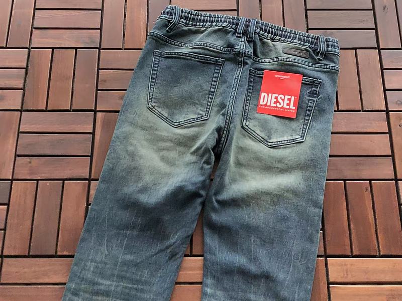 D E E Jeans · 5