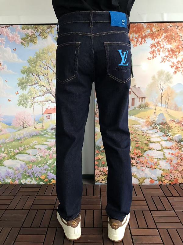 L Jeans · 4