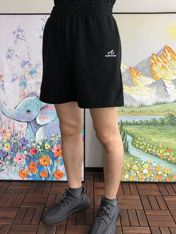 B L Ia A Shorts · 3