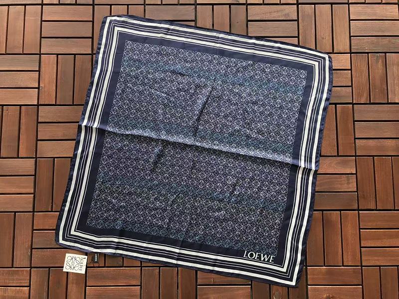 L E Scarf · 4