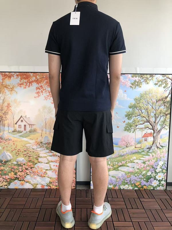 D O T-shirt · 5