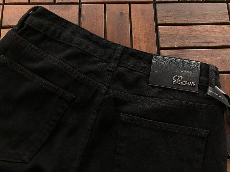L E Jeans · 6