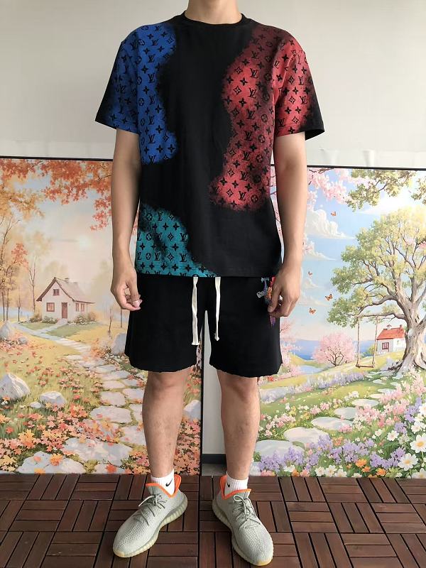 L T-shirt · 3
