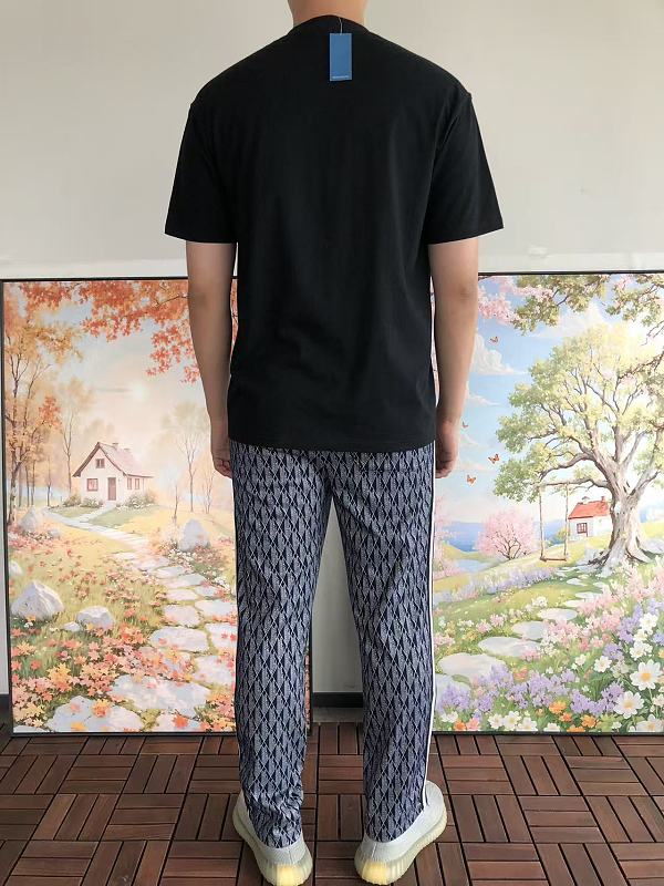 Undefeated T-shirt · 4