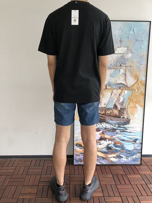 M R T-shirt · 6