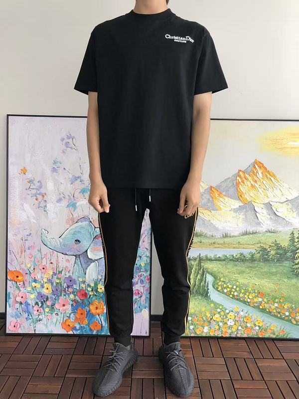 D O T-shirt · 3