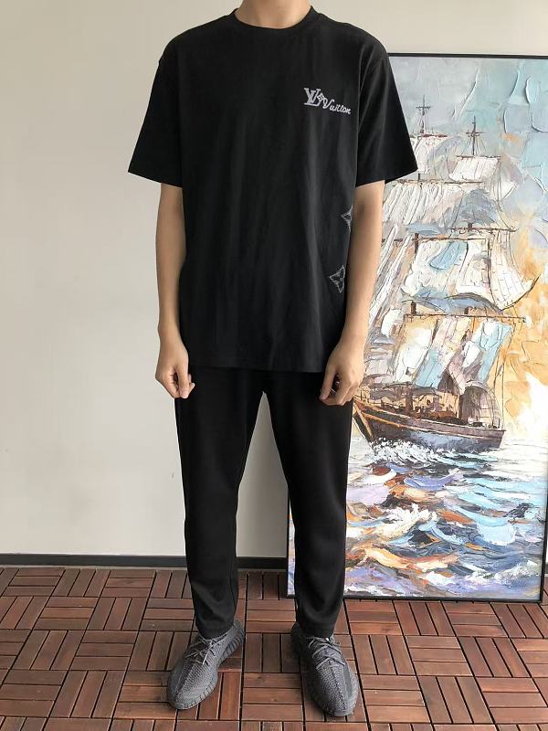 L T-shirt · 3