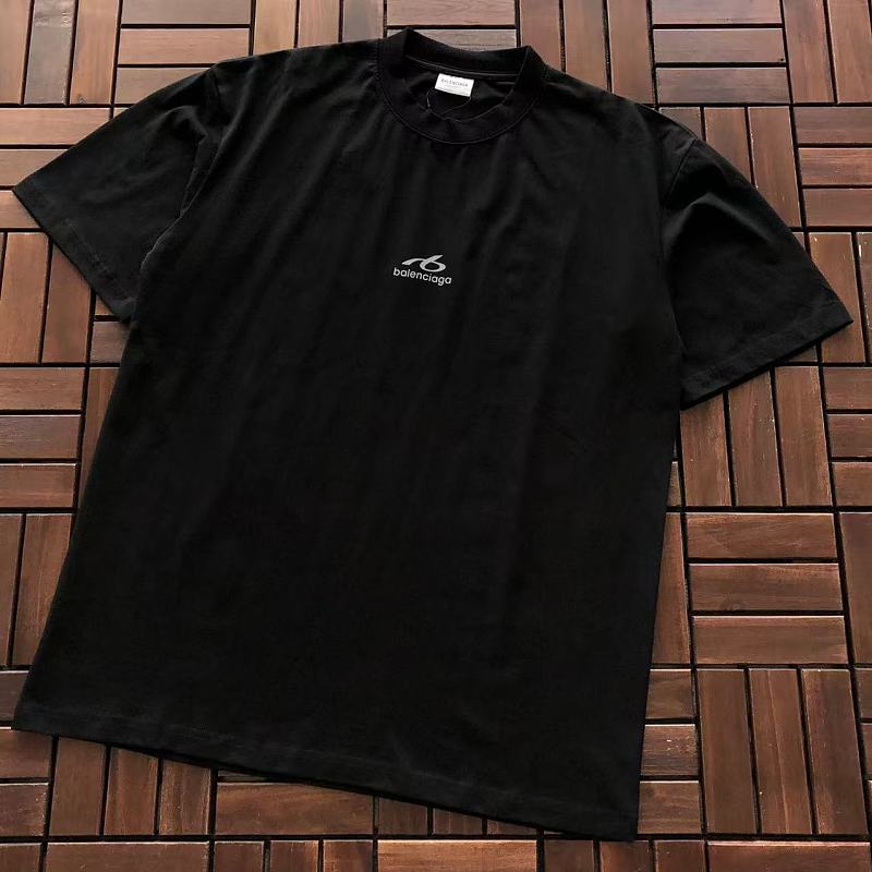 B L Ia A T-shirt · 5