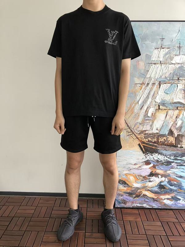 L T-shirt · 3
