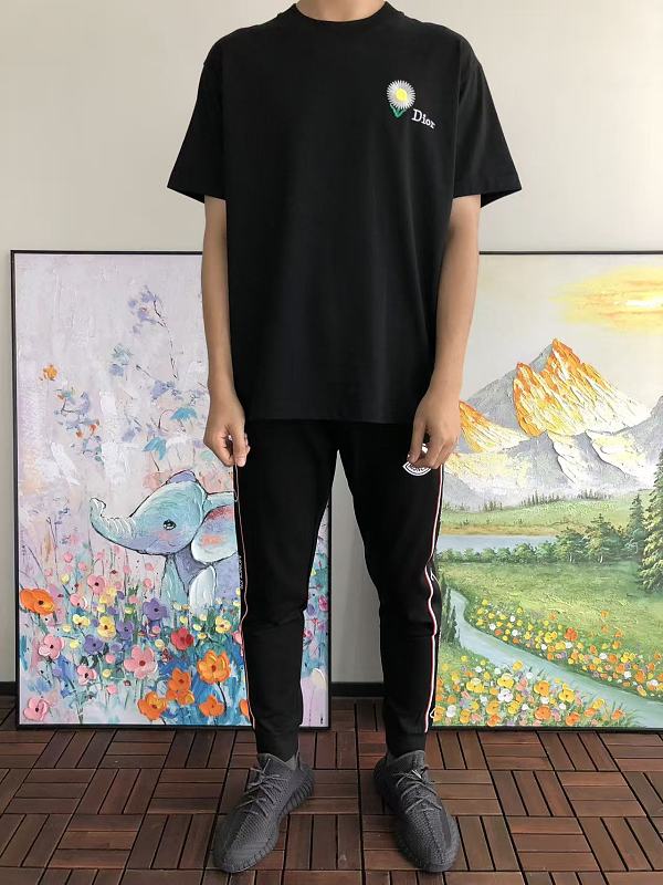 D O T-shirt · 4