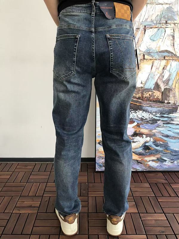 L Jeans · 4