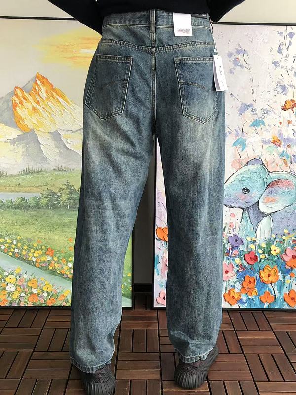 B L Ia A Jeans · 4
