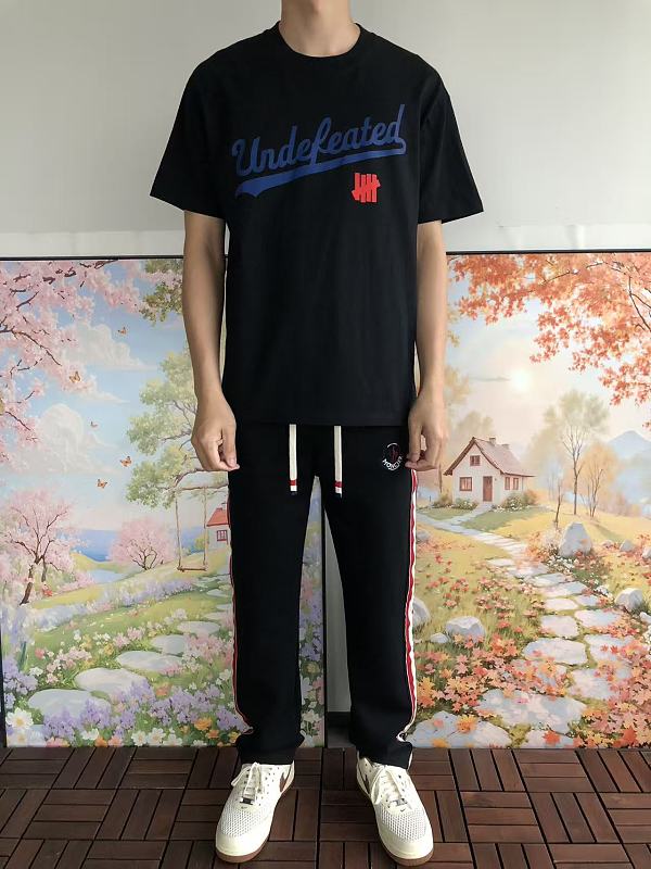 Undefeated T-shirt · 3