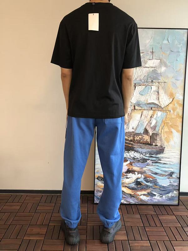 M R T-shirt · 4