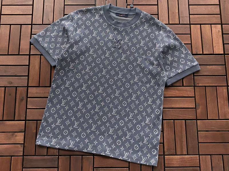 L T-shirt · 6