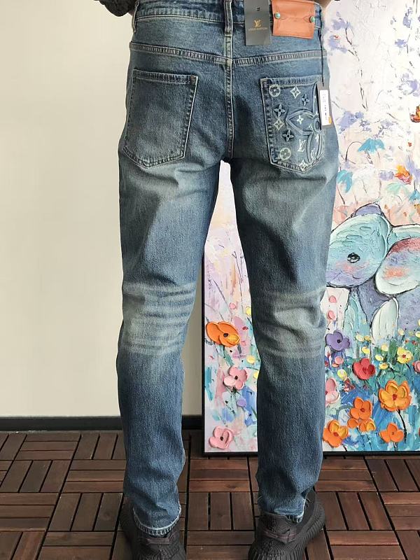 L Jeans · 4