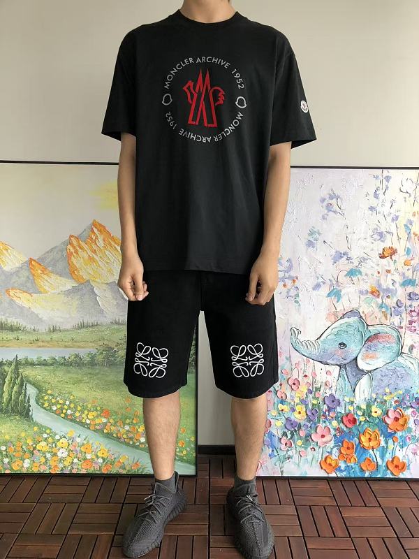 M R T-shirt · 3