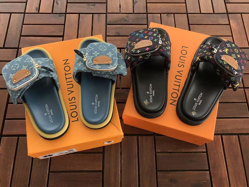 L Slippers · 4