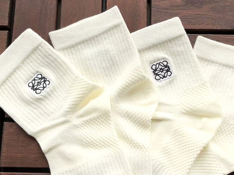 L E Socks · 5