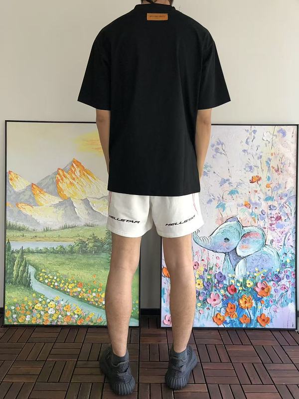L T-shirt · 4