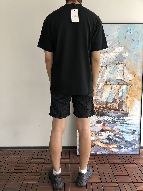 M R T-shirt · 4