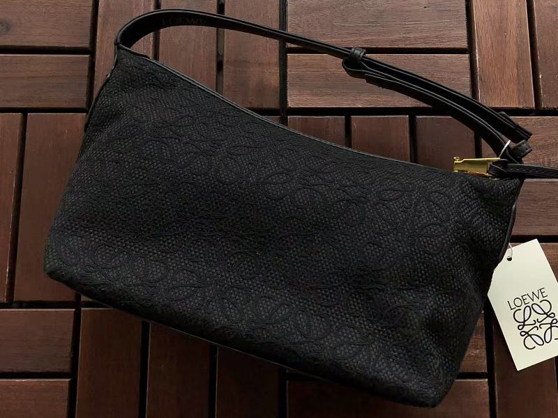 L E Bag 8