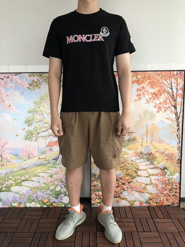 M R T-shirt · 3