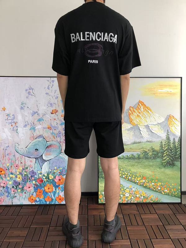 B L Ia A T-shirt · 4