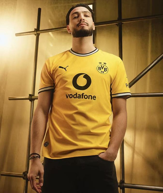 Football T-shirt · 4