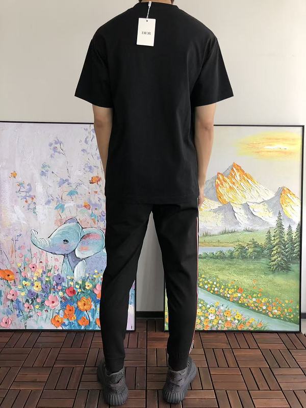 D O T-shirt · 5