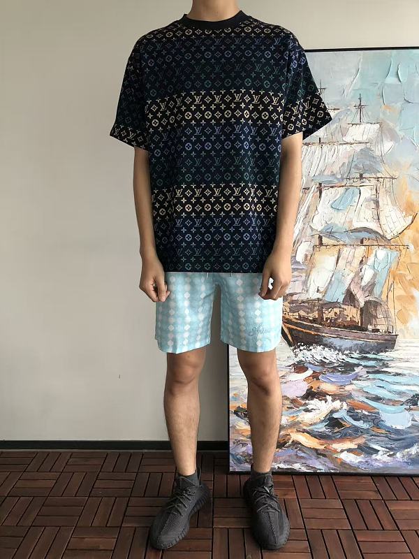 L T-shirt · 4
